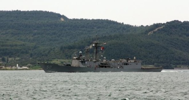 Savaş gemileri Boğaz'dan geçti