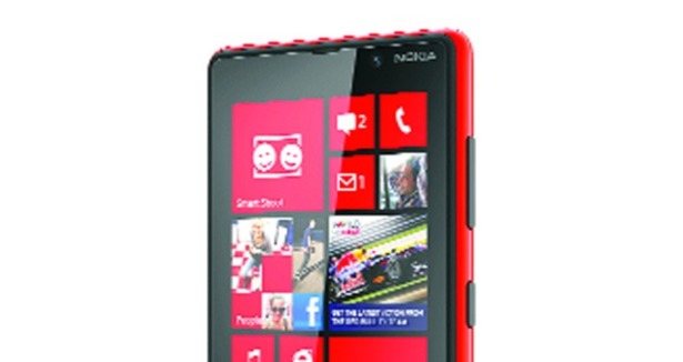 Windows Phone 8'li yeni Nokia Lumia 820