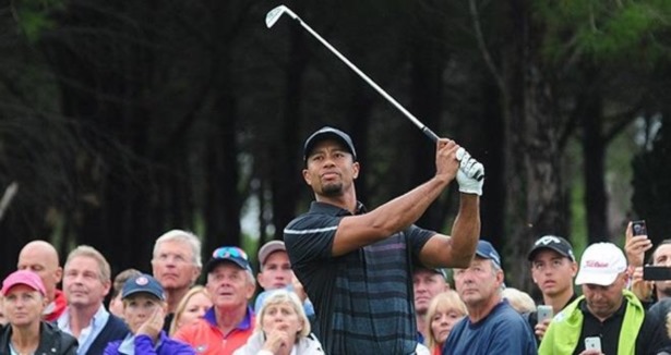 Tiger Woods ilk günü eksi 1 vuruşla geçti