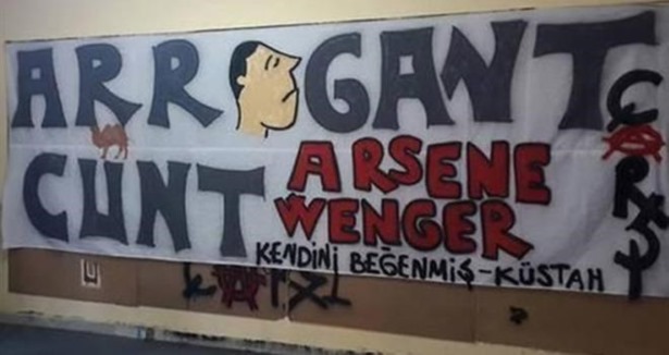Çarşı'dan Wenger'e özel pankart