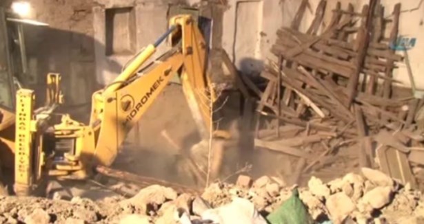 Ankara'da ev çöktü