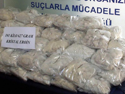 101 kilo uyuşturucuyu ev eşyası içinde taşıdılar