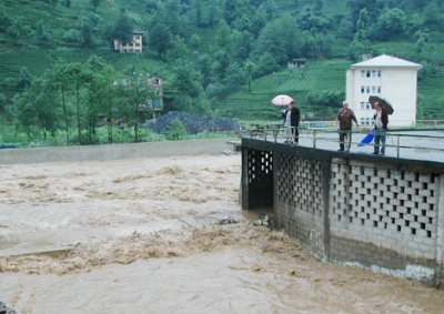 Rize'de kuvvetli yağış uyarısı