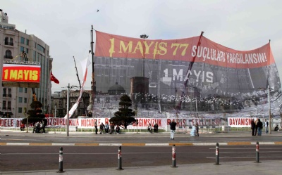 1977'deki 1 Mayıs pankartı yeniden Taksim'de
