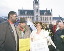 Belçika'da ırkçılığı protesto için 625 çift nikah 