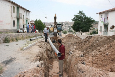 Afet evleri mevkiinde asbestli borular değişiyor