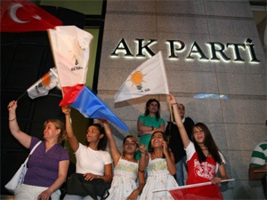 AK Parti kime daha yakın?
