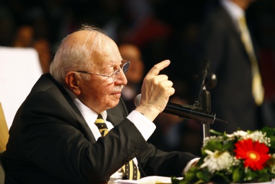 Erbakan, aktif siyasete genel başkan olarak döndü 