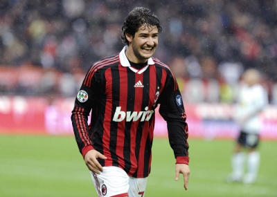 Milan, Alexandre Pato'yu bırakmayacak