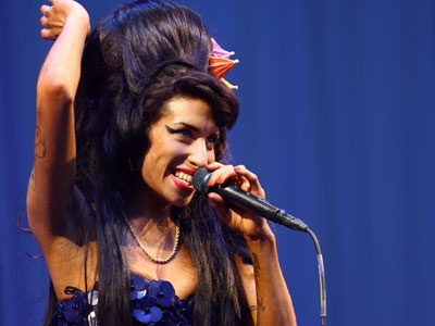 Amy Winehouse öldü
