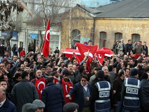 Teröriste taziye ziyaretinde olay çıktı