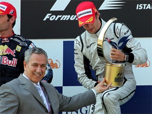 Türkiye Grand Prix'sini Button kazandı