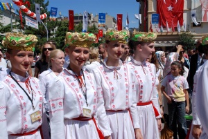 Sarımsak tadında festival