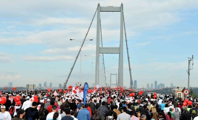 Maraton, köprüyü renklendirdi