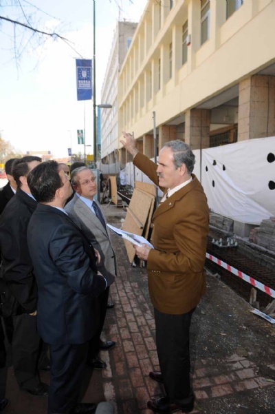 Atatürk Caddesi'nde görüntü kirliliğine son