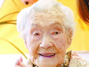 114 yıllık neşesi biten dünyanın en yaşlı ninesi!
