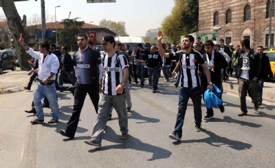 Beşiktaş taraftarı TFF'yi protesto etti