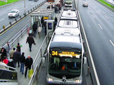 Beylikdüzü metrobüs hattı     100 bin aracı trafik