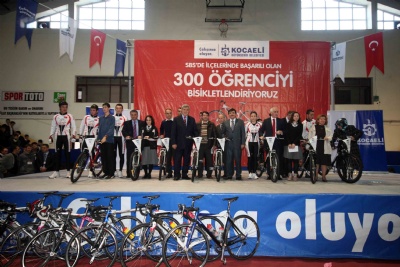 SBS de başarılı olanlar bisikletlerini aldı 