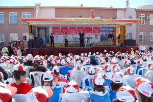 Akyürek, 5 günde 7 bin öğrenci buluştu