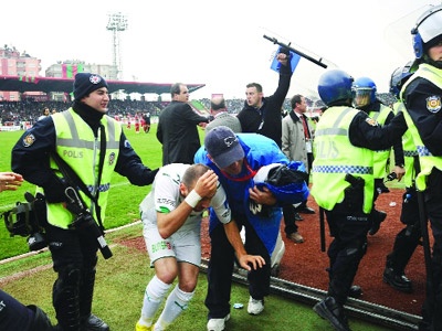 Bursa, polis evine sığındı