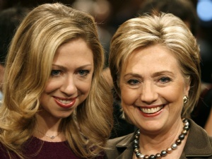 Clintonların kızı Chelsea nişanlandı