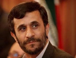 Ahmedinejad kovalıyor Papa kaçıyor