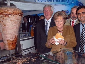 Almanya'da 140 ton bozuk et, döner oldu