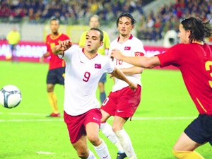 Daum Semih'e sarıldı