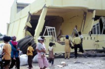 Endonezya'da deprem: 80 ölü