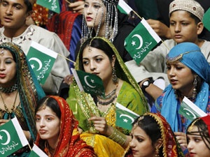 Kriz yorgunu Pakistan'da bağımsızlık coşkusu