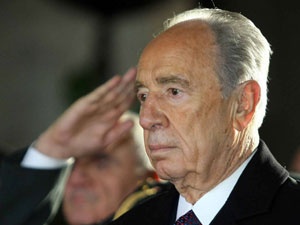 Peres 52 yıl önceki köylü katliamı için özür diled