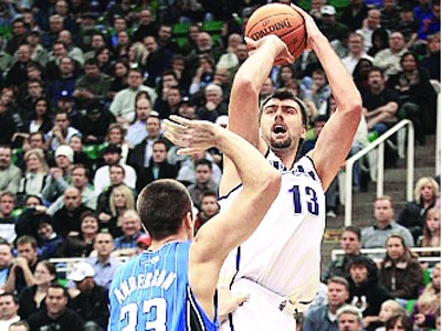 Mehmet Okur'dan 14 sayı, 11 ribaunt