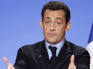 Yunanlılar Sarkozy'nin geçmişini kitaplaştırdı