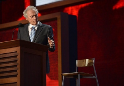 Eastwood'dan Romney'e destek