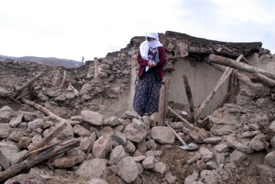 Depremde ölenlerin sayısı 42' ye yükseldi