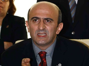 Eminağaoğlu yine sahneye çıktı