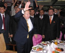 Erbakan, İzmir'de iftar yemeğine katıldı 