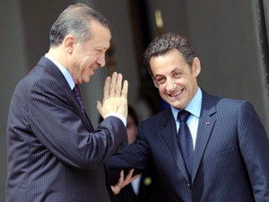 Sarkozy'den gece yarısı desteği