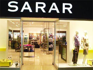 Sarar, New York'un ünlüler caddesinde ilk mağazası
