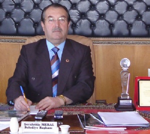 Eskil Belediye Başkanı AK Parti'ye geçti 