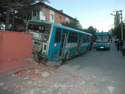 Otobüsün freni boşaldı: 11 yaralı