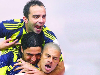 Fener sisi dağıttı