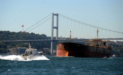 Boğaz'dan en uzun yük gemisi geçti