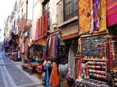 Granada sokaklarında 