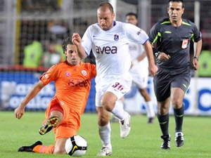 İlk darbe Cimbom'dan