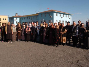 Hacı adayları otobüse takıldı