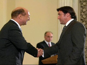 Hagi ve Moldovan'a devlet nişanı verildi