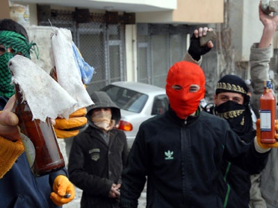 Hakkari'de olaylı gösteri: 3 polis yaralı