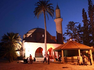 Hala Sultan'ın  bahçesine  meyhane iddiası